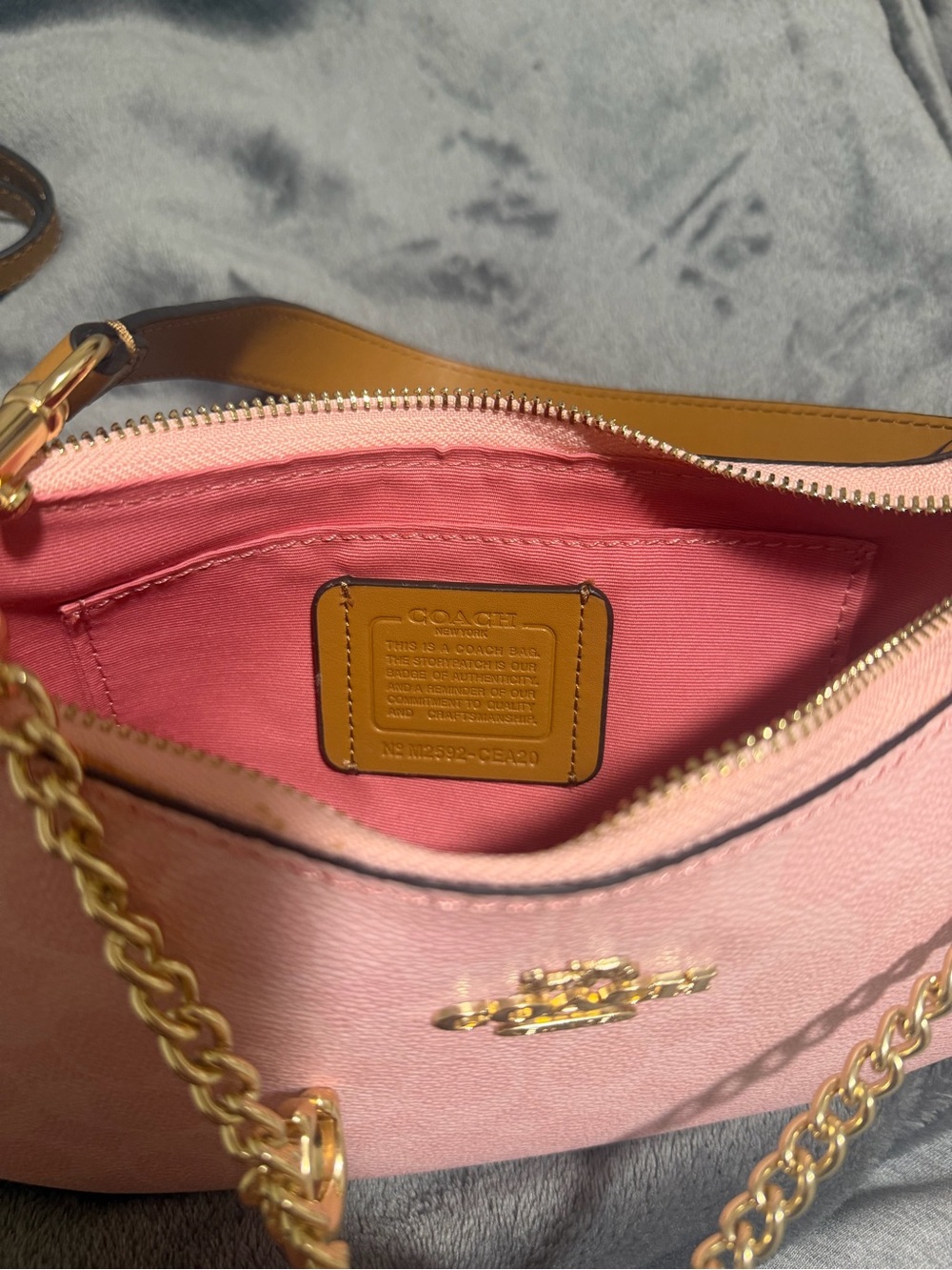 Coach Blush Pink Shoulder Bag with Gold Chain - Picture 4 of 4